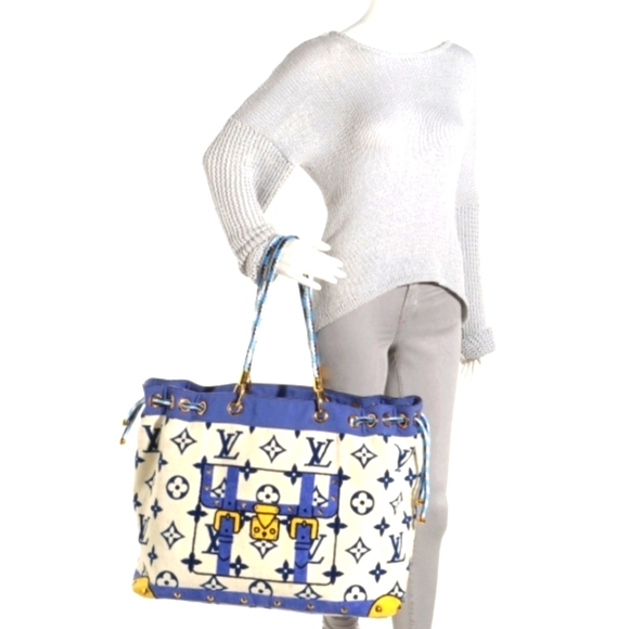 LOUIS VUITTON Beach Tote - Picture 2 of 12